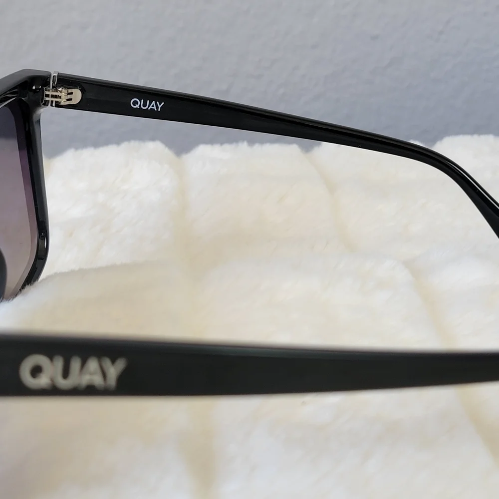 QUAY // ltd ed flat top black frames & arms flush smoke lens shield sunglasses